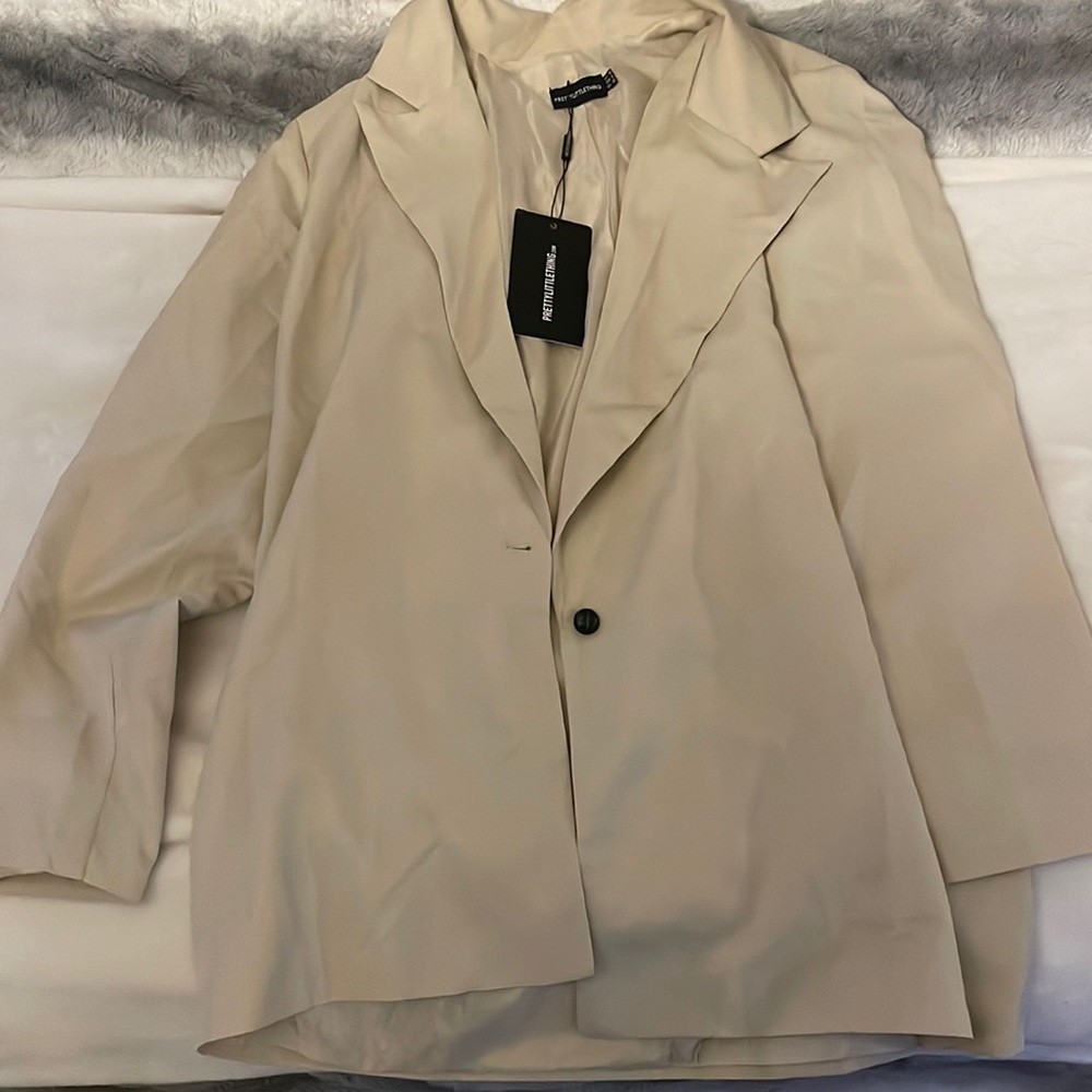 Women’s Beige long coat with tag